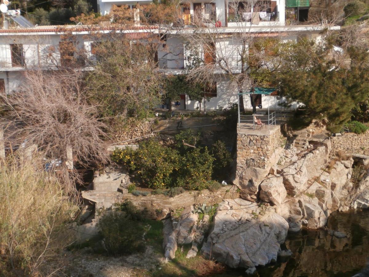 The Mesaktis River Rooms - B&B