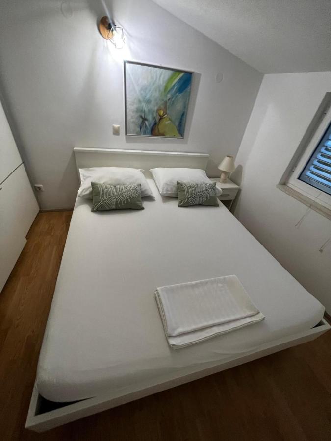 One-Bedroom Apartment - Sea Side
