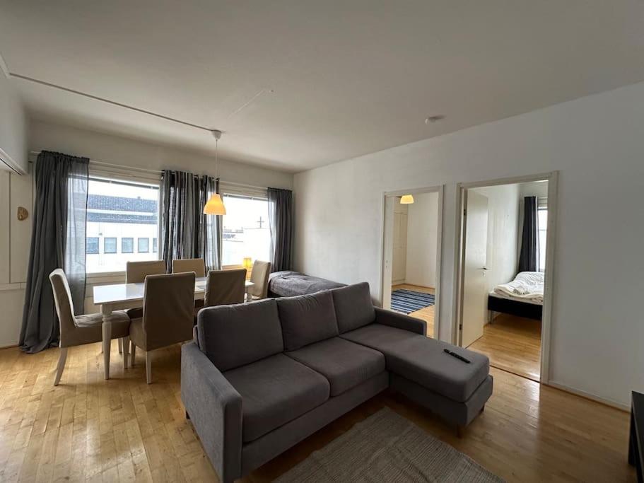 Kotimaailma-neliö keskustassa - B&B