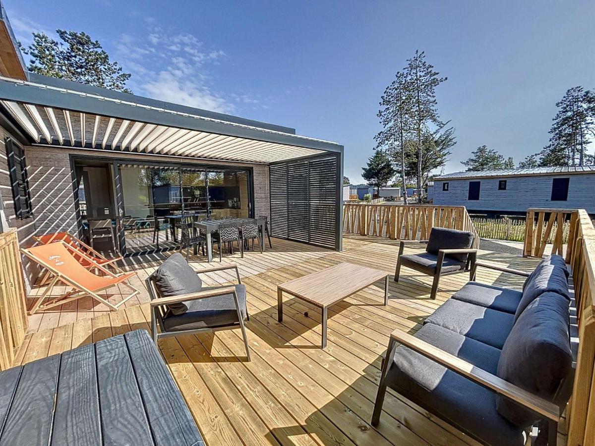 Chalet de standing 6 pers - Piscine chauffée - Proche plage - WIFI - Parking - Terrasse privée - FR-1-361-476 - Chambres d’hôtes Jullouville
