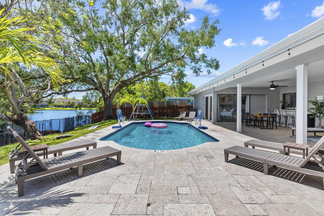 Florida Dream Home: Pool Lakeview Game Room ~ - Ferienwohnung