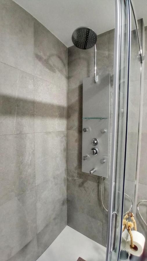 Estudio con balcón