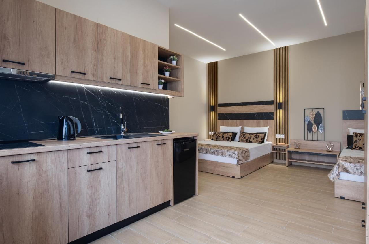 Deluxe One-Bedroom Apartment with Ocean View