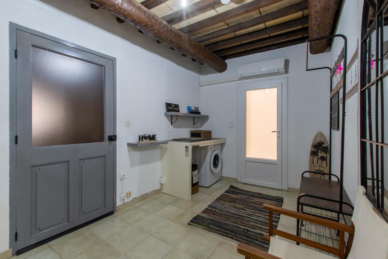 Maison familiale à 2 min à pied de l'Institut A Armand Calme Jeux babyfoot Jacuzzi Proche Mer - Chambres d'hôtes Saint-Laurent-d'Aigouze