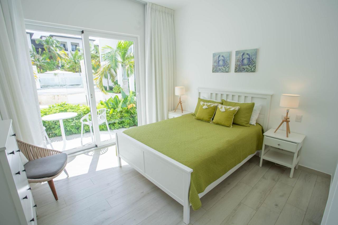 Deluxe One-Bedroom Apartment with Garden View