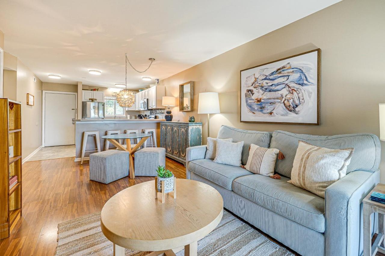 Breezy Carolina Beach Condo with Balcony and Pools! - B&B