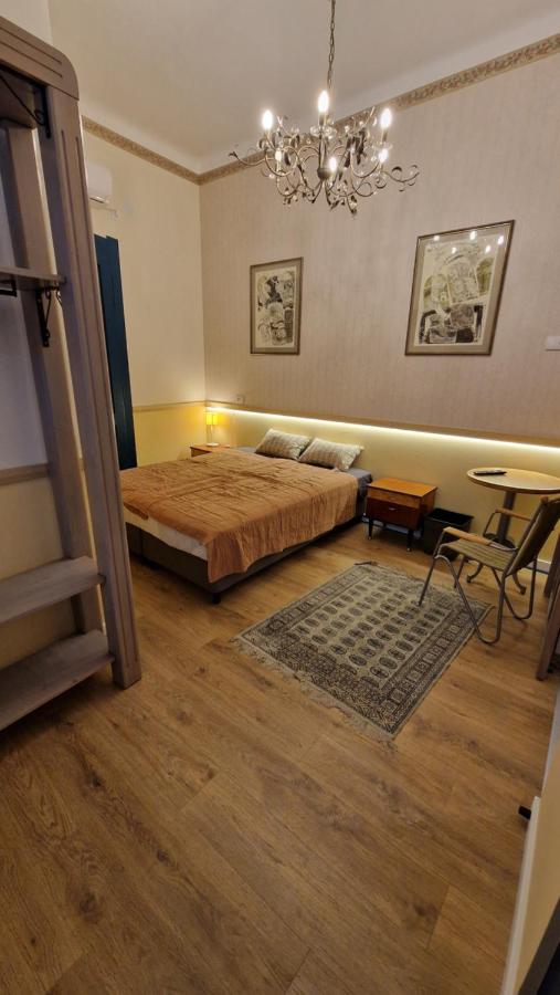 Doppel-/Zweibettzimmer mit Bad