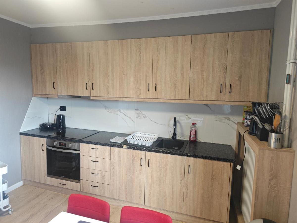 Work and Stay 3 Schlafzimmer 8 Betten 1 Küche 1 Badezimmer 150qm - Chambres d'hôtes Geilenkirchen