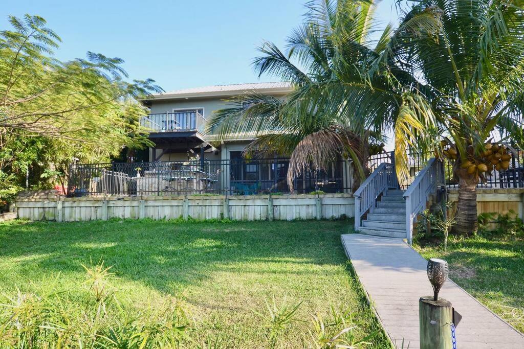 Riverfront Luxury Pool & Hot Tub fishing paradise near beaches Mets Stadium - B&B