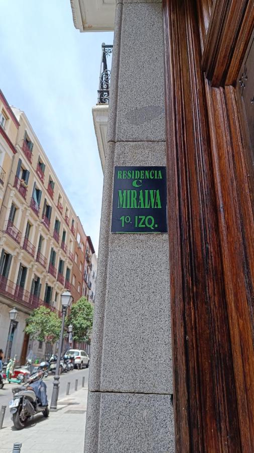 Hostal Miralva - Bed and Breakfast Madrid