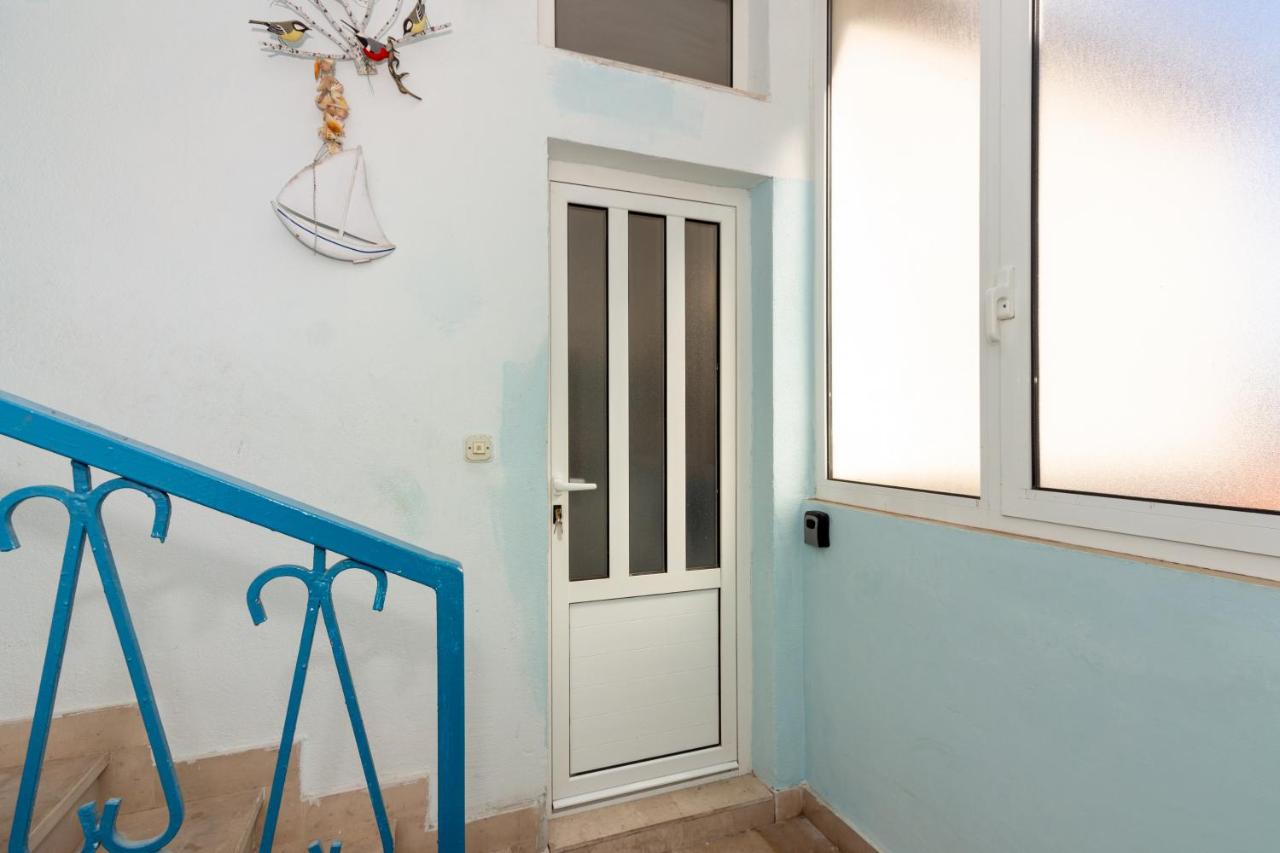 Apartment KATE only 10 meter from beach near SPLIT - B&B