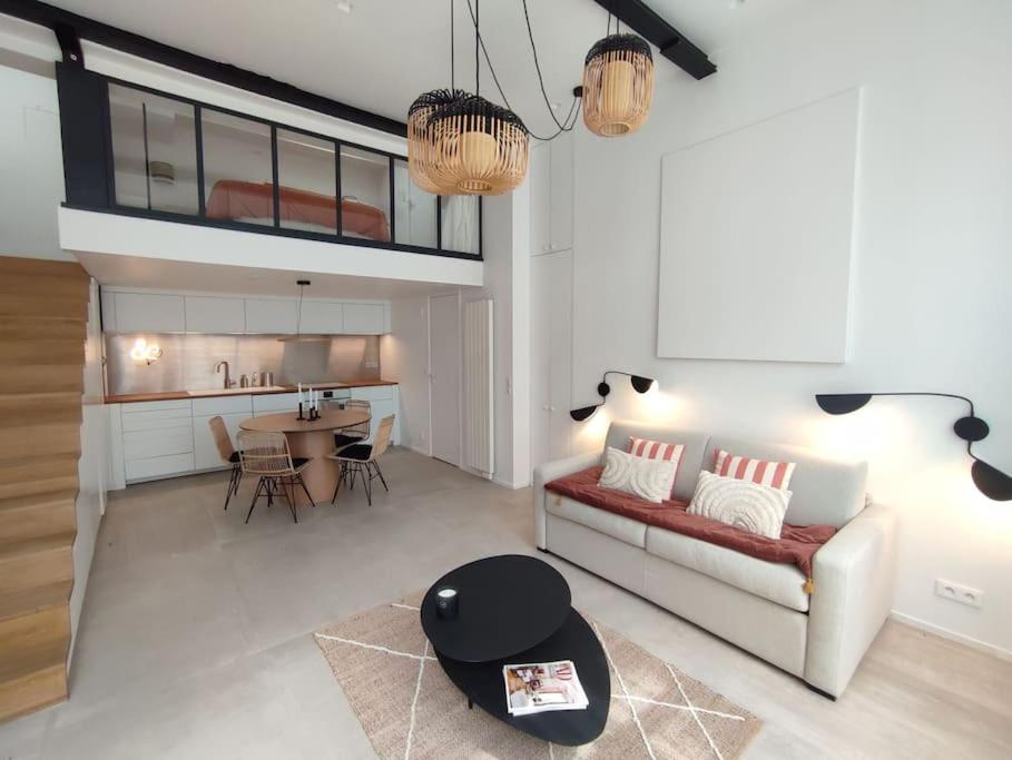 Charmant Loft avec terrasse à Paris ! - Bed and Breakfast Parijs