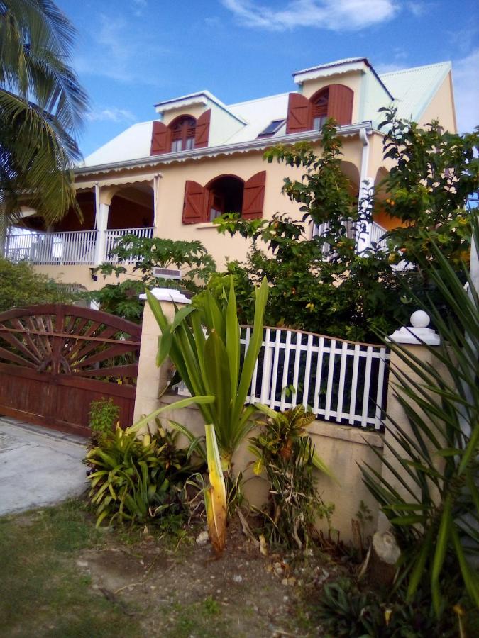Studio charmant au Moule avec jardin de 35 m² et barbecue - B&B