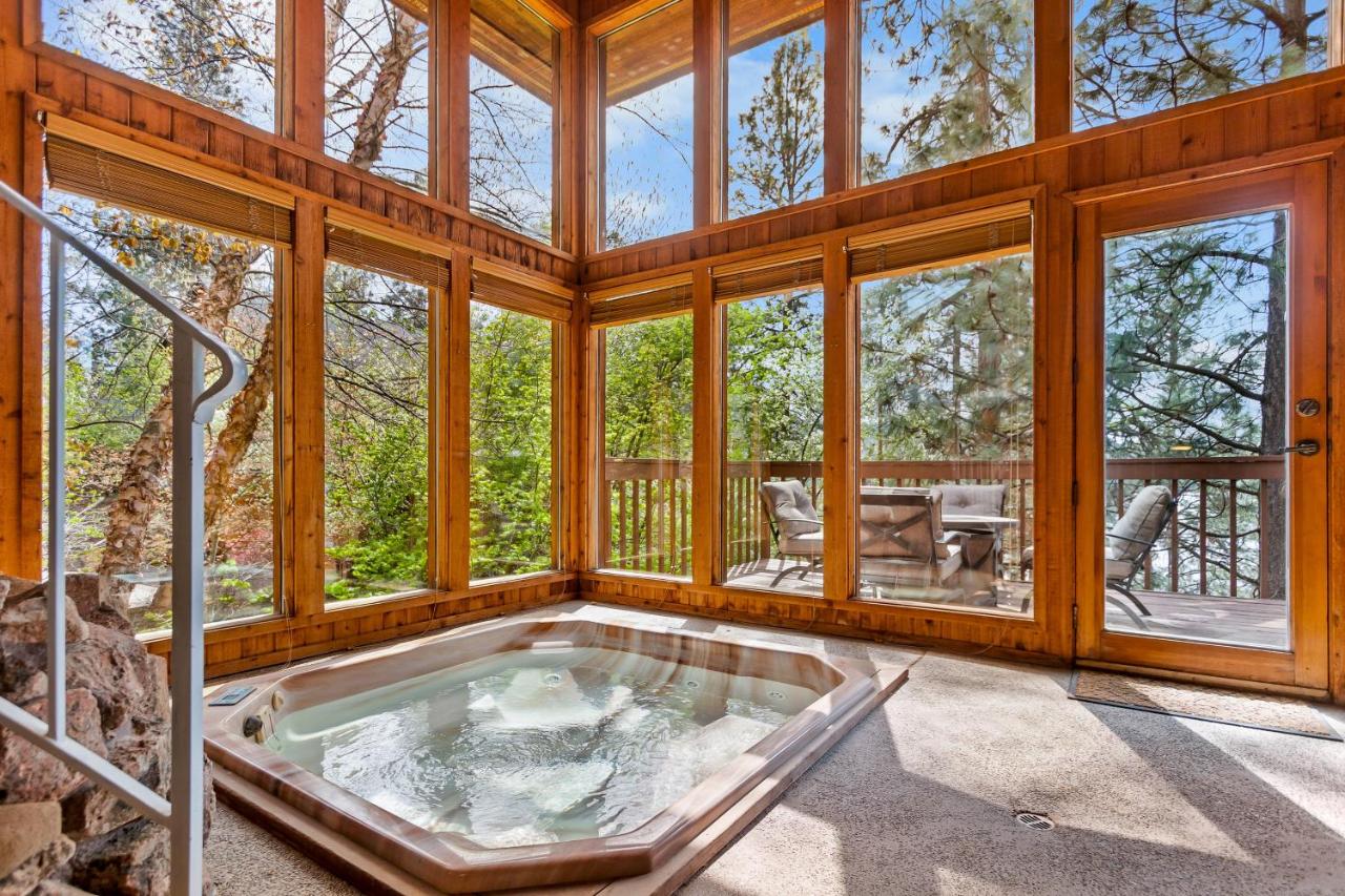 The Liberty Lake Treehouse - B&B