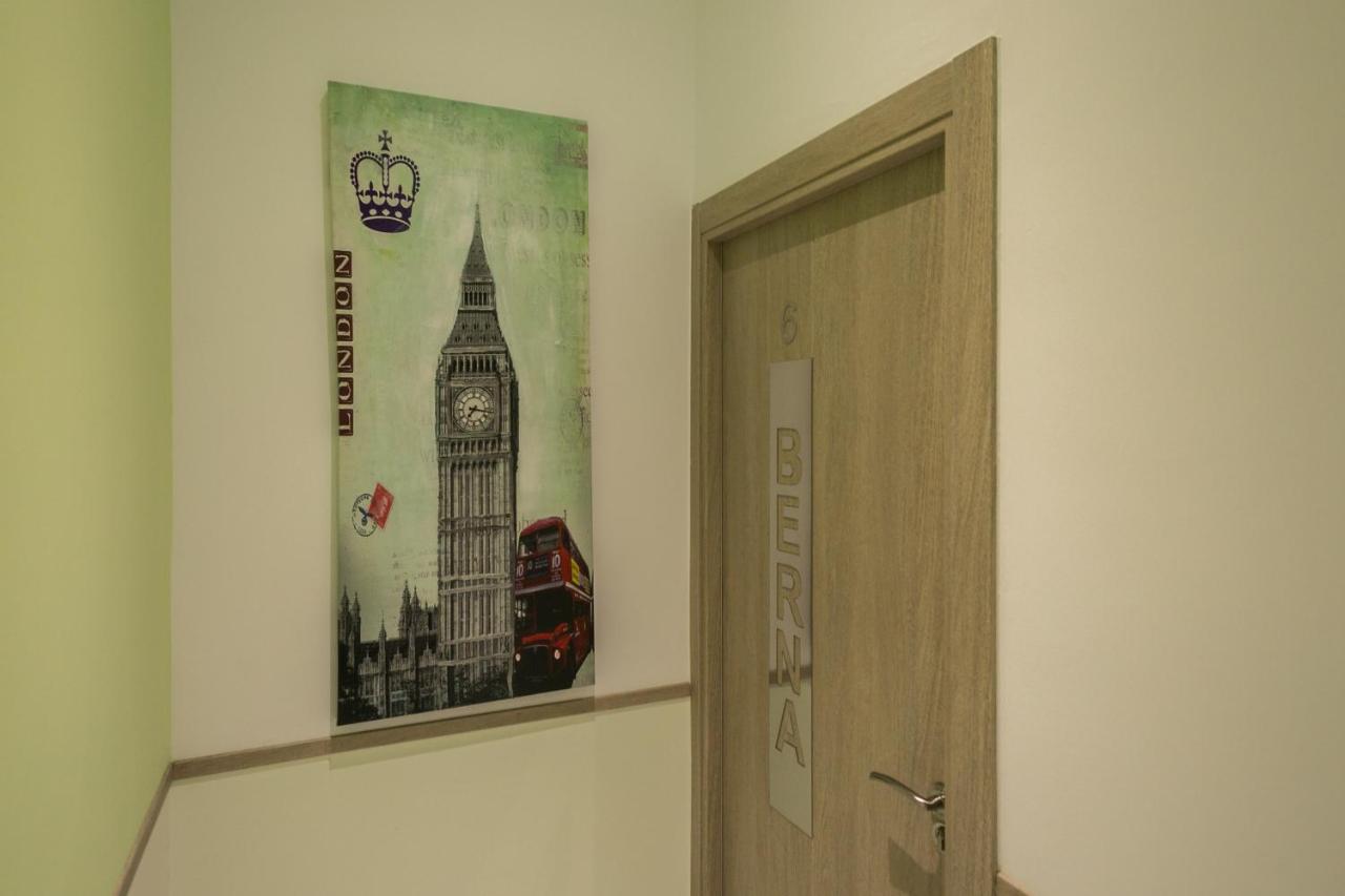 Hostal Adis - Bed and Breakfast Madrid