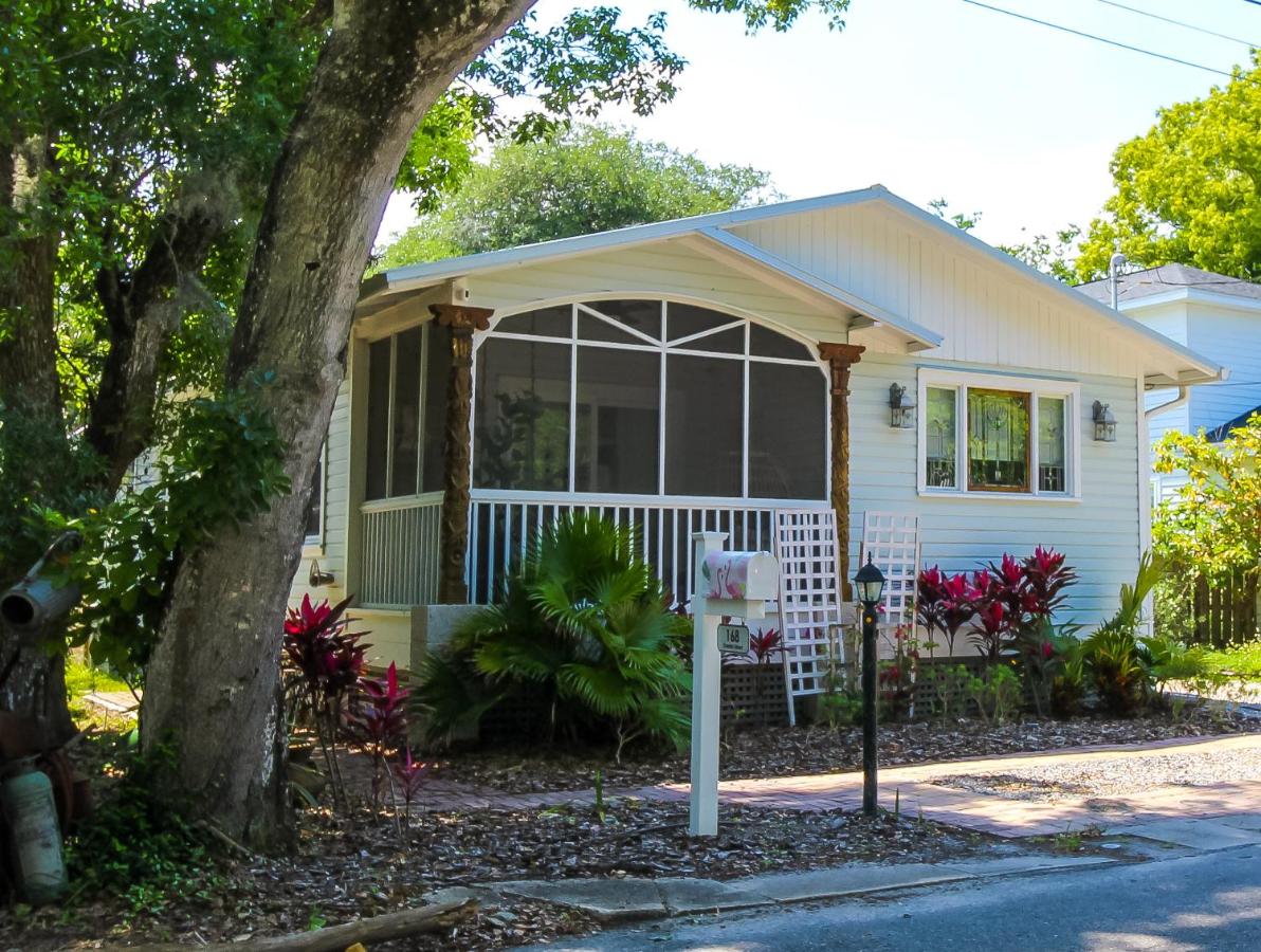 Luxurious Bohemian Bungalow in Lincolnville - Mins from Downtown! - B&B