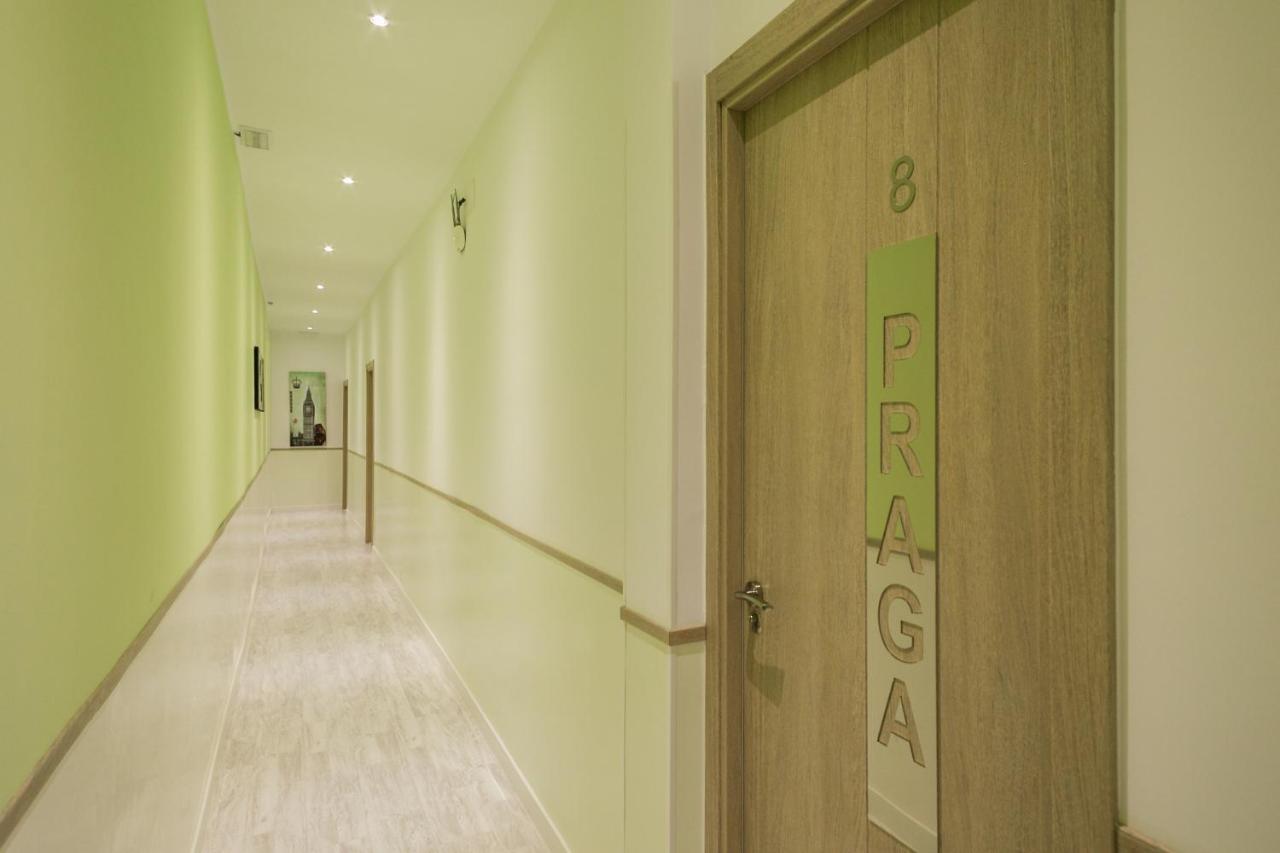 Hostal Adis - B&B Madrid