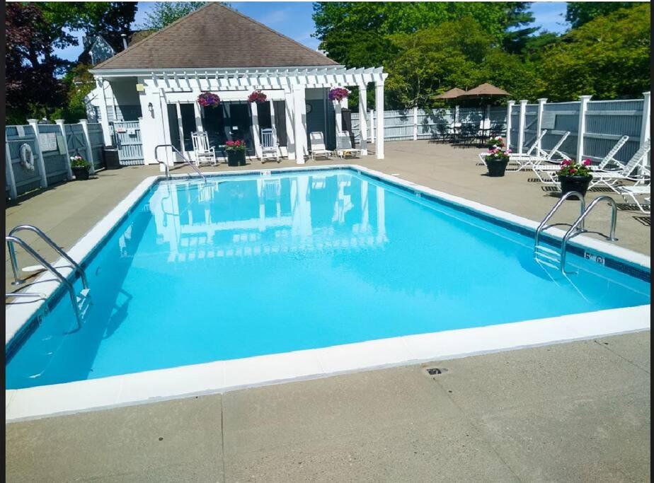 Cozy French Style Villa- 3 Bed-Casino-Pools-Jacuzzi - Bed and Breakfast
