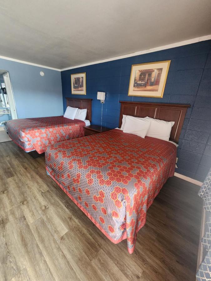 Queen Room with Two Queen Beds Non Smoking