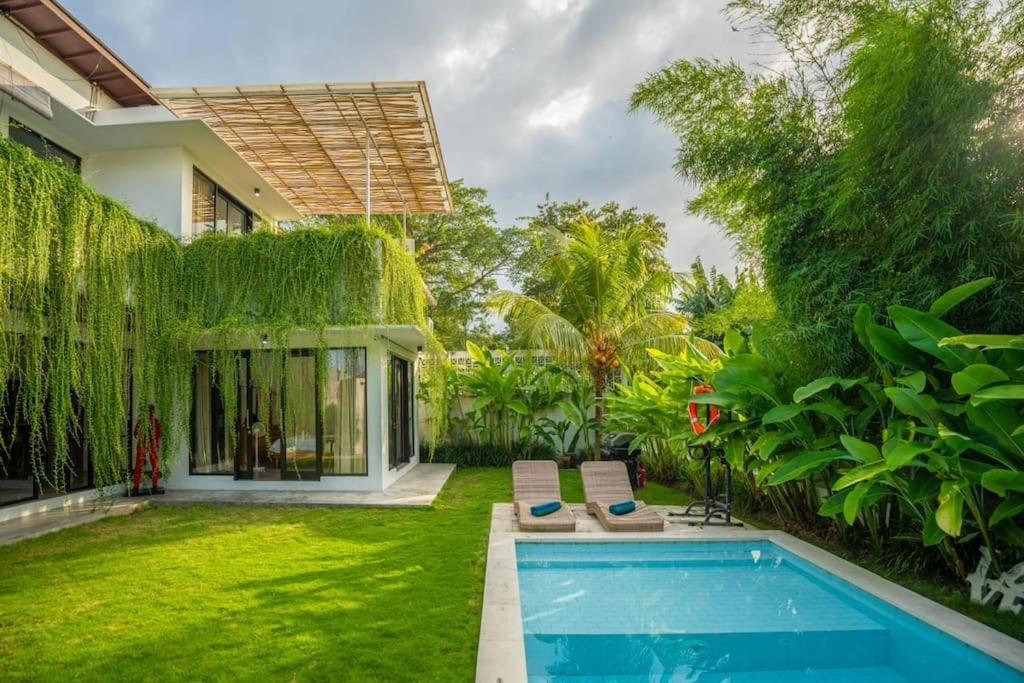 Lush 3 BR enclose living room next to Canggu beach - B&B Canggu