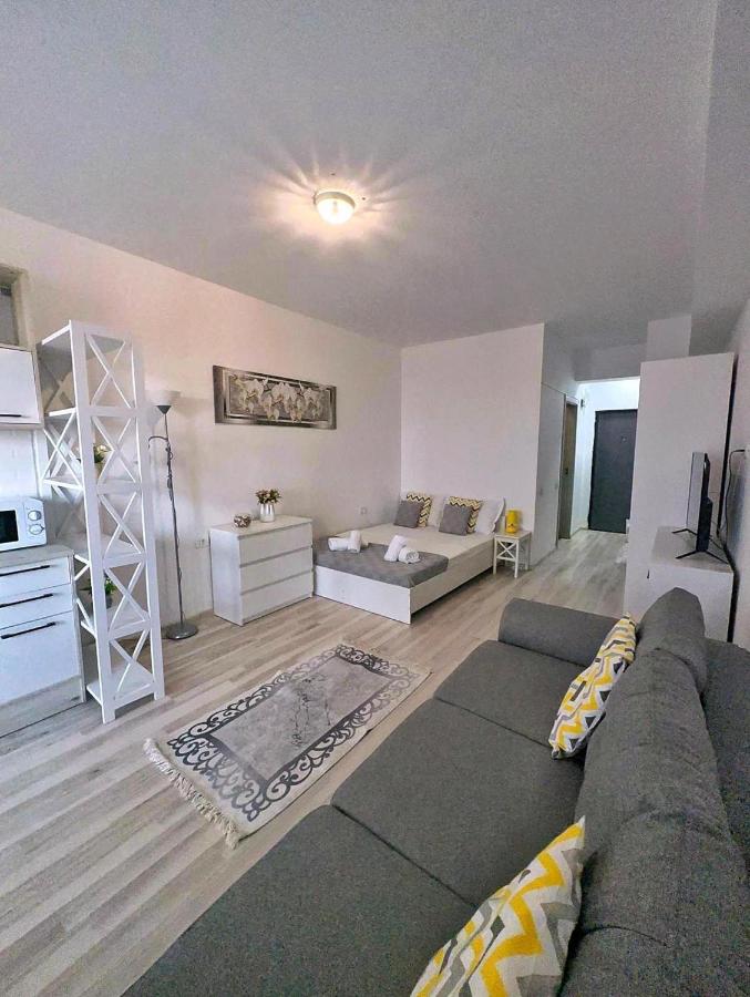 Studio (4 Adults)