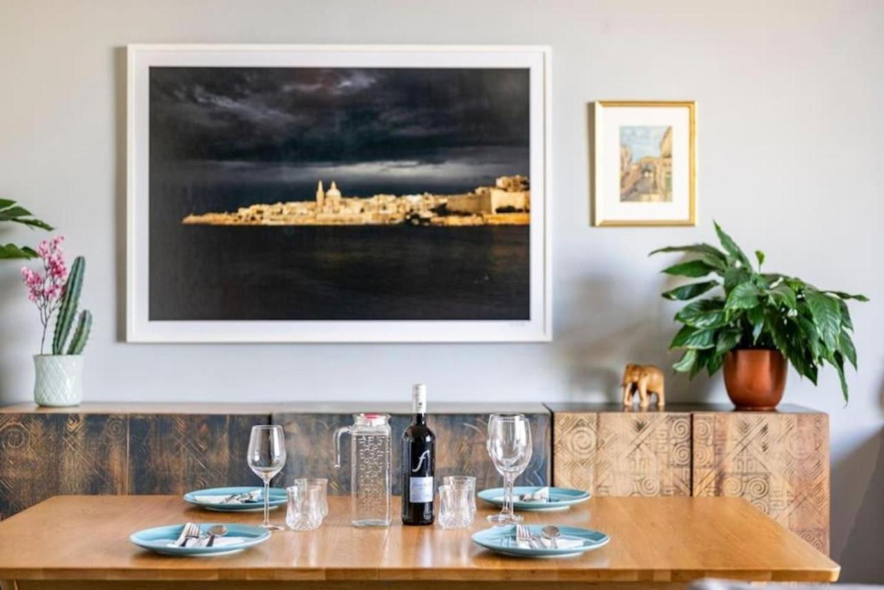 Seabreeze Retreat with terrace - St Julians - B&B