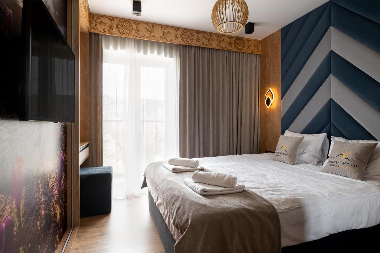 One-Bedroom Apartment with Balcony