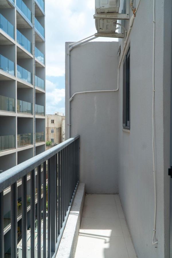 Newly Renovated Apt in Gzira - Ferienwohnung