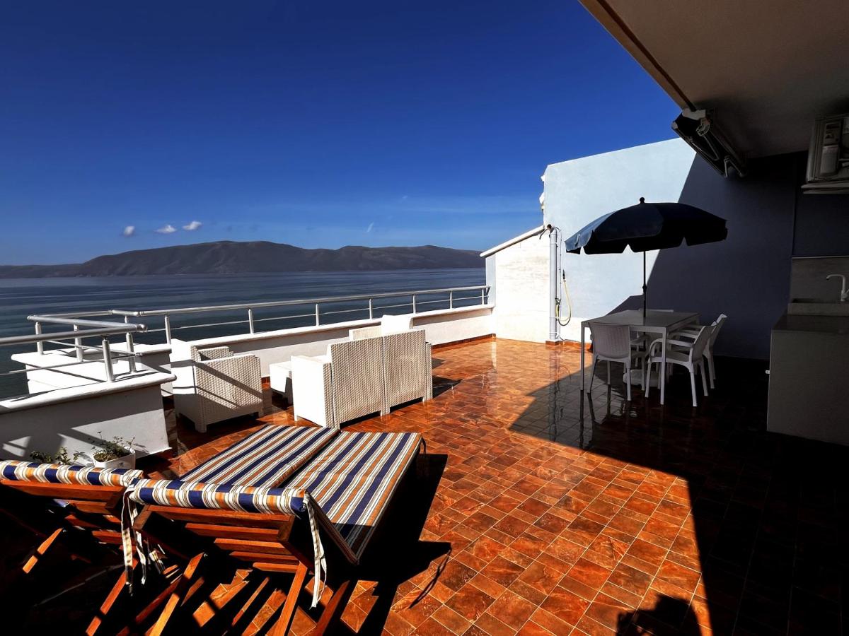 Sky & Sea Beachfront Apartment with Panoramic Terrace - Ferienwohnung Vlora