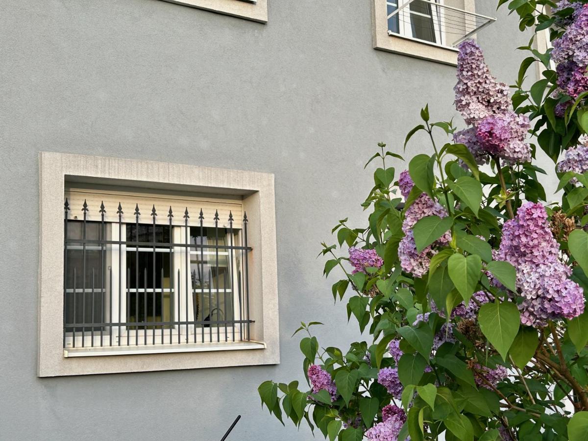 MILET style and spacy 2 room apartment with AC in Bratislava Nivy - B&B