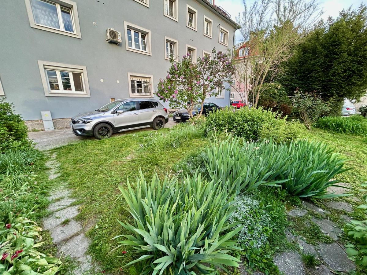 MILET style and spacy 2 room apartment with AC in Bratislava Nivy - B&B