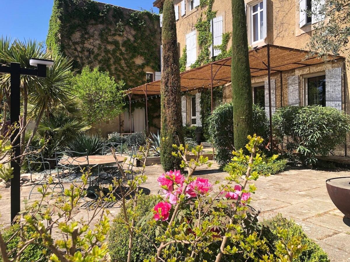 B&B Entraigues-sur-la-Sorgue - Domaine de la Dragonette Mas from the 18th century in the heart of Provence- Lubéron-Avignon - Bed and Breakfast Entraigues-sur-la-Sorgue