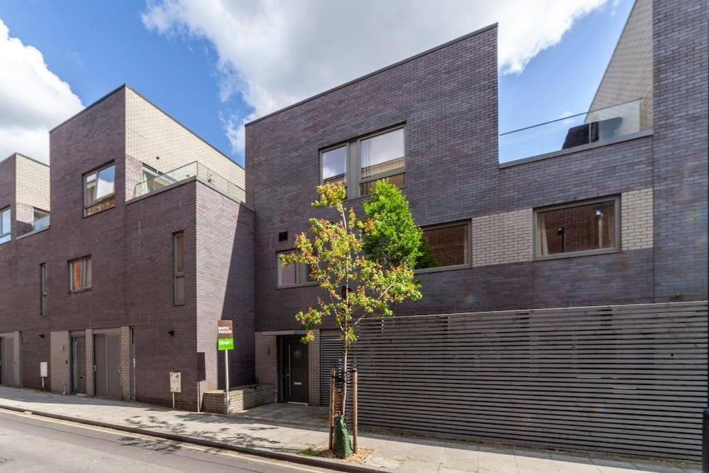Stunning 5-Bedroom Retreat in the Heart of London - B&B