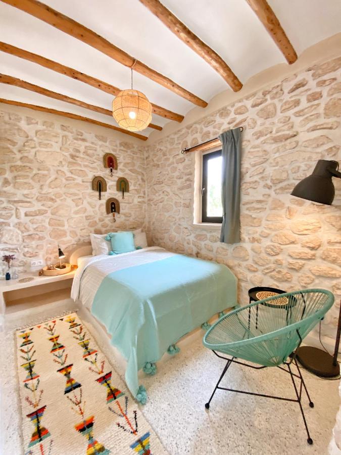 Single Room with Private Bathroom