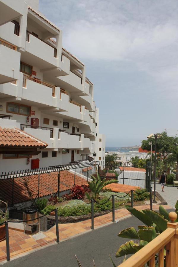 Appartamento primo piano con vista piscina e parziale vista mare - B&B Adeje