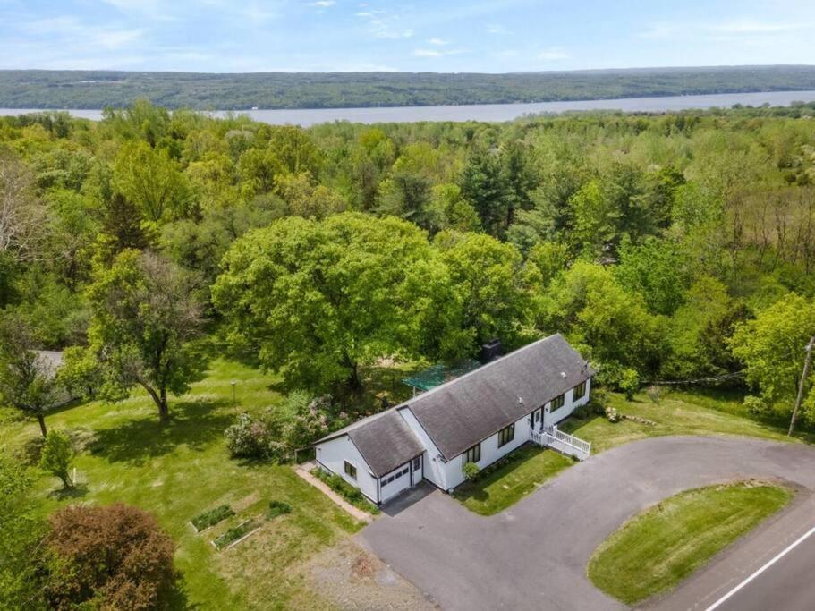 Cozy Dog-friendly Villa off Cayuga Lake In Ithaca - B&B