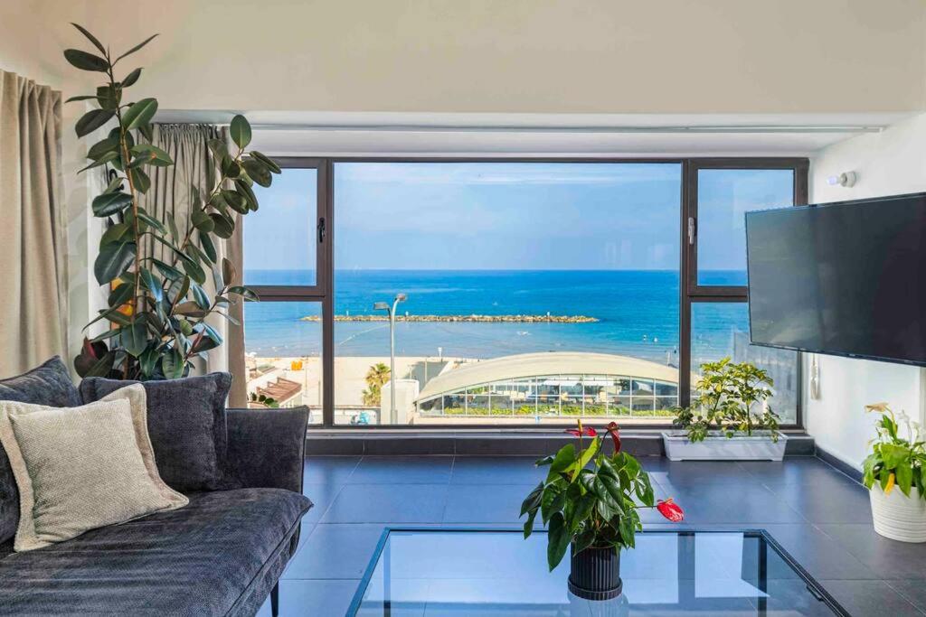 Luxury Apartment On Gordon Beach 146 - B&B