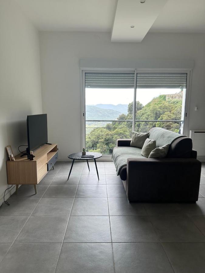 Apartamento de 1 dormitorio con vistas al jardín