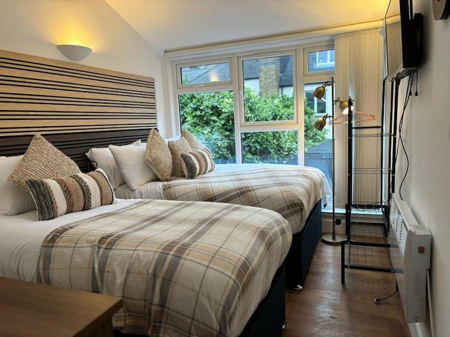 The Urban Retreat 4bdr sleep 14 - B&B
