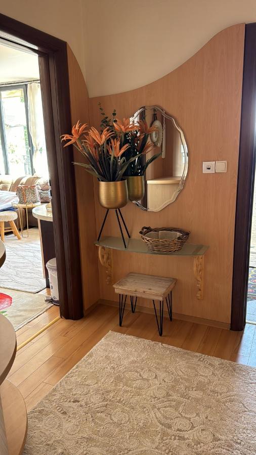 DOWNTOWN Central Square Apartment Guesthouse with Full Kitchen, Panoramic Views, Self Check-in & Free Parking - B&B