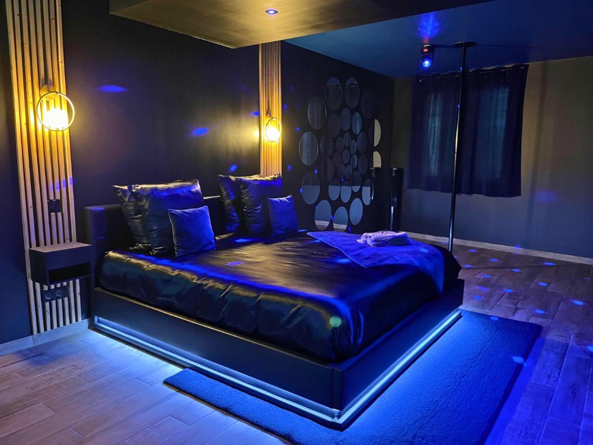 B&B Niort - Suite Casanova avec SPA & Escape Love Game - Doux Bleu Jeux - Bed and Breakfast Niort