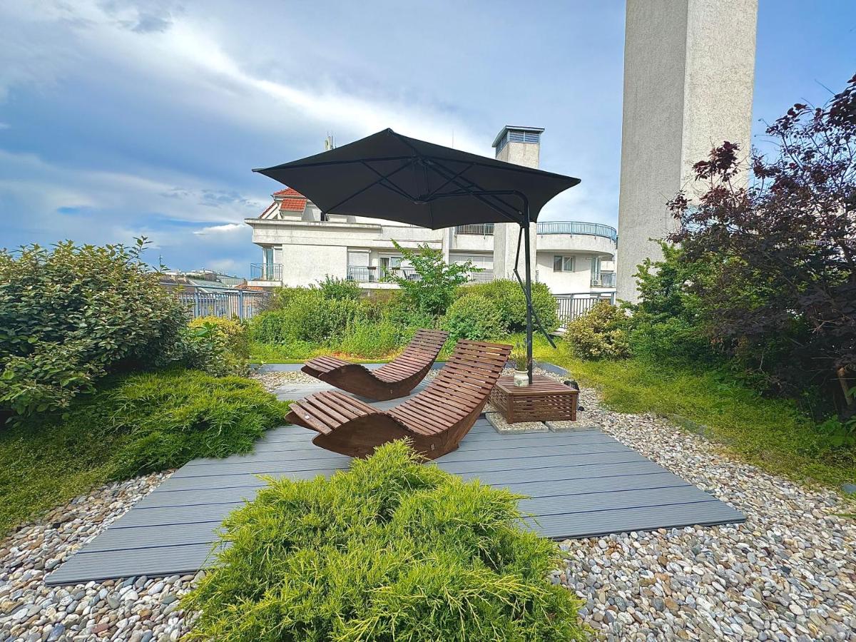 Private Rooftop Terrace - Sunny Retreat - Bed and Breakfast Boedapest