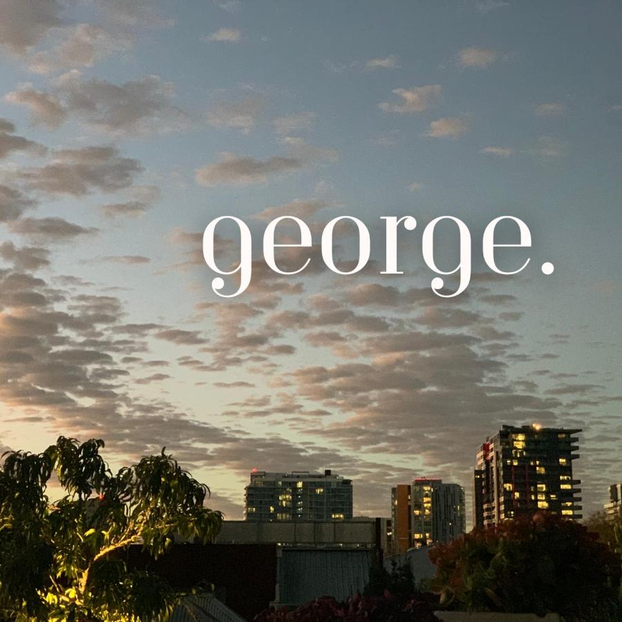 George - Luxe Residence with Private Rooftop - Bed and Breakfast Adelaide