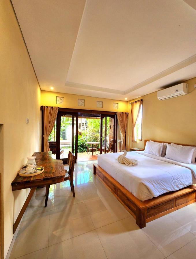 Chambre Lit Queen-Size - Vue sur Piscine