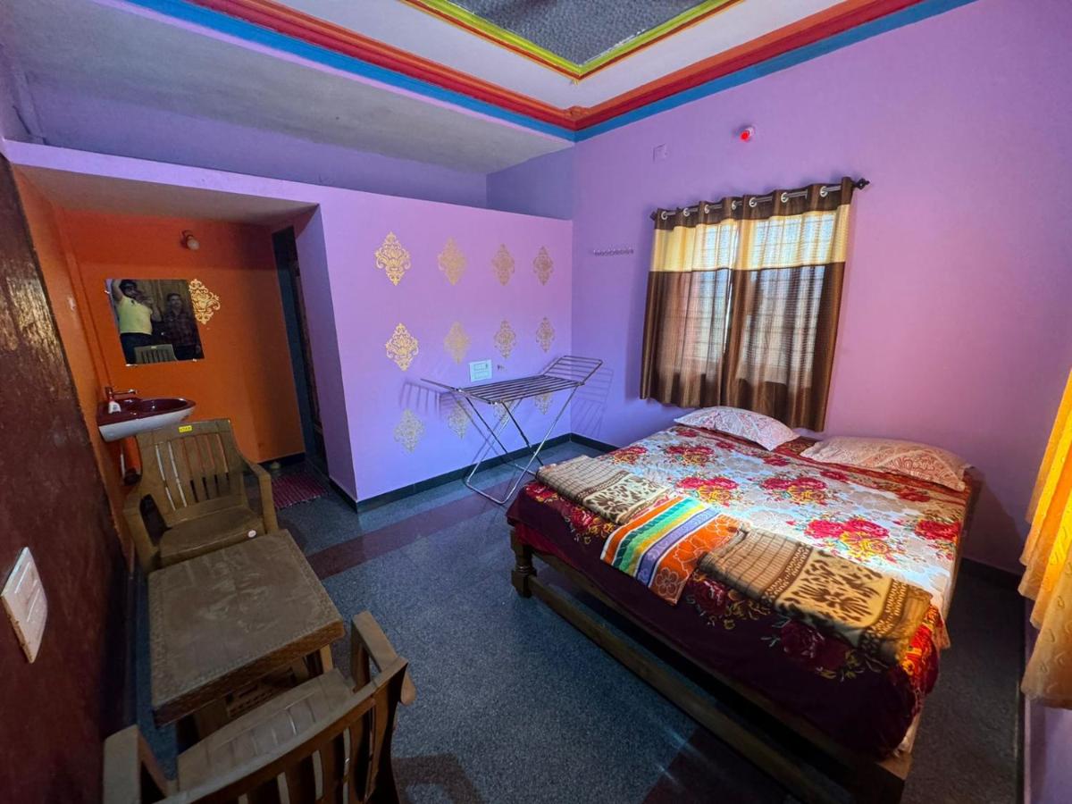 Deluxe Room (2 Adults + 1 Child)