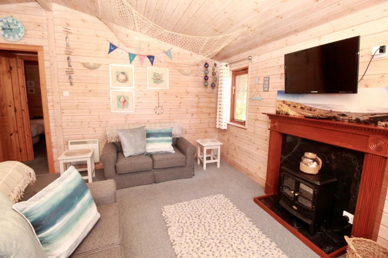 Self-Contained Lodge - King Room + Twin Room - Self Catering - Pet Friendly