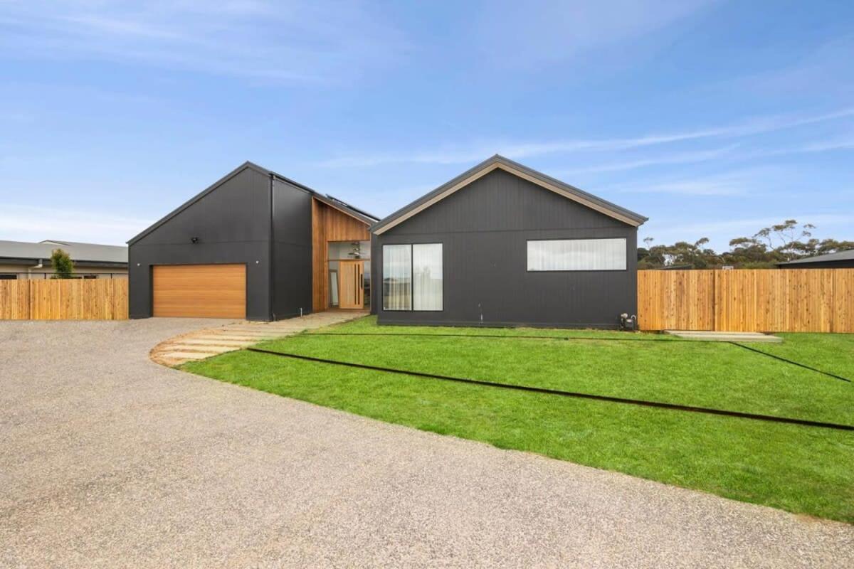 Casa del Candelabra - Light-Filled Luxury Retreat Minutes from Town - Chambres d’hôtes Bellbrae