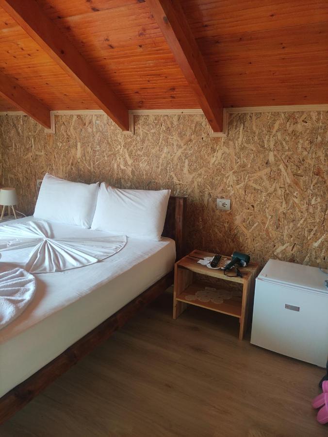 Doppel- oder Zweibettzimmer