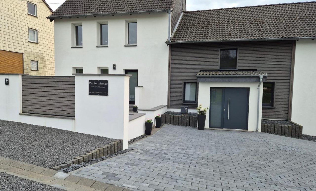 Hinter'm Mäuerchen - B&B Hünerbach