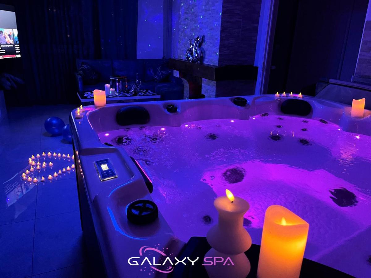 B&B Champigneulles - GALAXY SPA - Suite Neptune Jacuzzi et Sauna Privatif - Bed and Breakfast Champigneulles